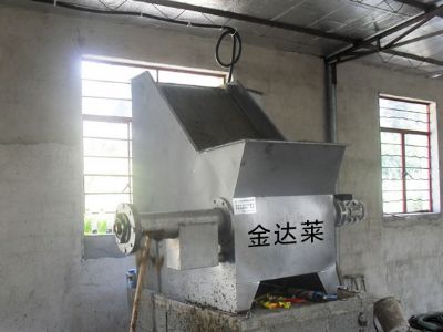 點(diǎn)擊查看詳細(xì)信息<br>標(biāo)題：斜篩雞糞現(xiàn)場(chǎng) 閱讀次數(shù)：4258